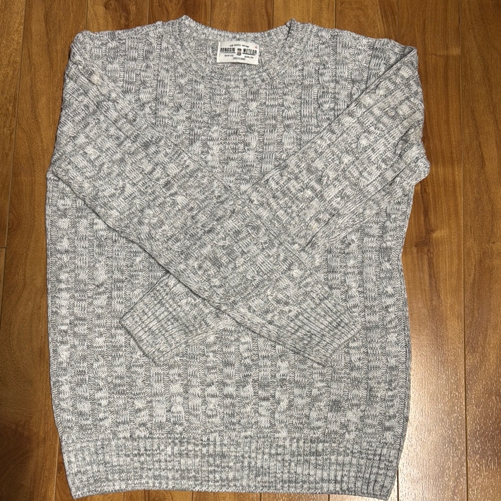 Gray Crewneck Sweater with Chunky Knit Texture